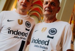 包含赛地聚焦：德国杯赛后热度飙升，法兰克福手感冰凉，态度坚定，数据趋势出现新变化的词条-开云网址