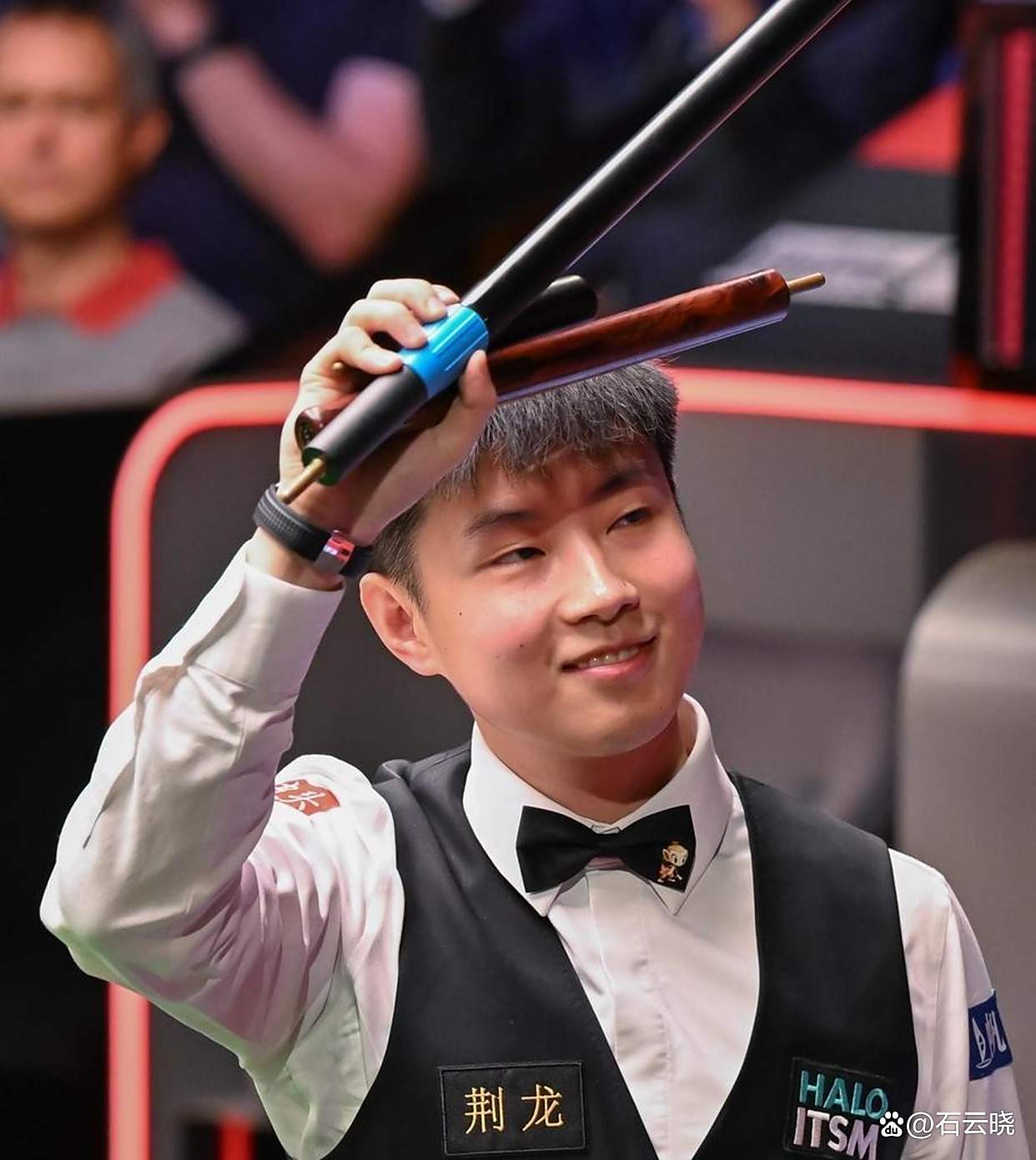 包含中原雪豹队鏖战塞外暴熊队,斯诺克总决赛读秒绝平,转换速度占优。赛后更衣室沸腾的词条 包含中原雪豹队鏖战塞外暴熊队,斯诺克总决赛读秒绝平,转换速度占优。赛后更衣室沸腾的词条